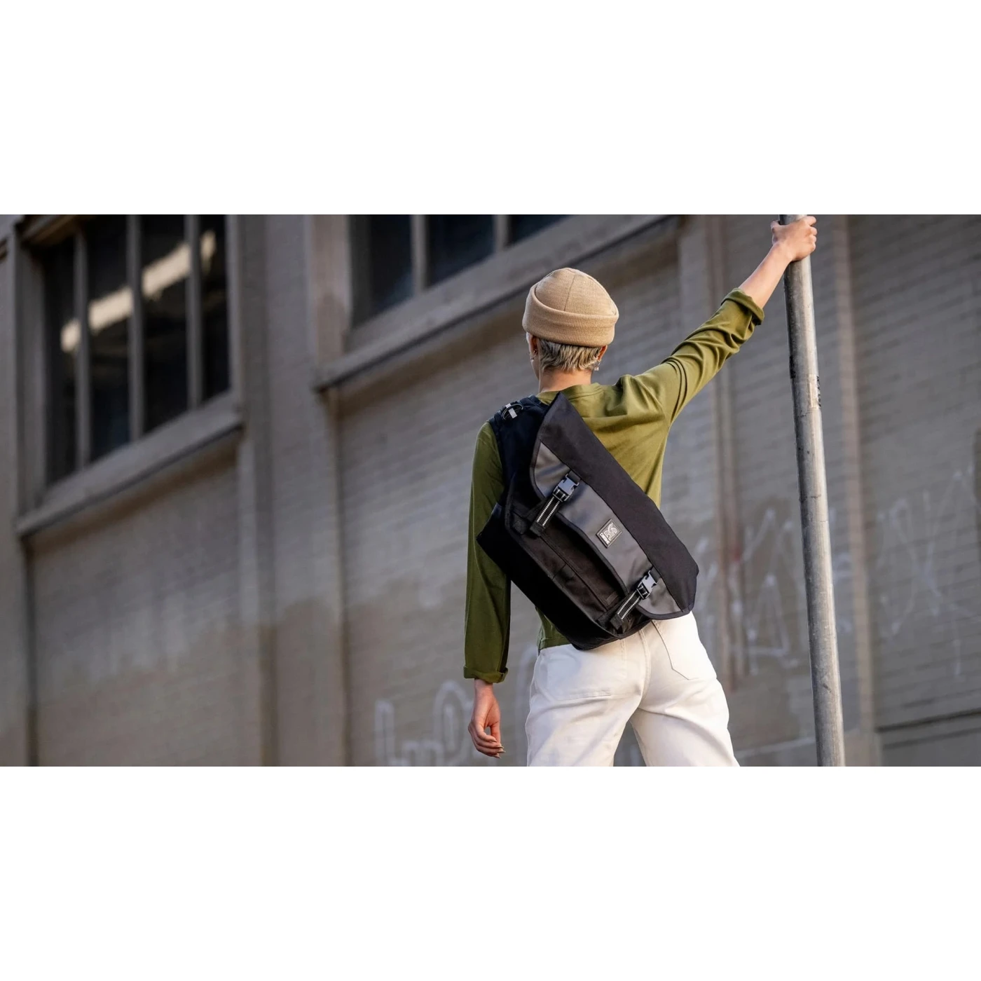 CHROME Mini Metro Messenger Bag - 20.5 L - Fog 5 CHROME Mini Metro Messenger Bag - 20.5 L - Fog - Image 5